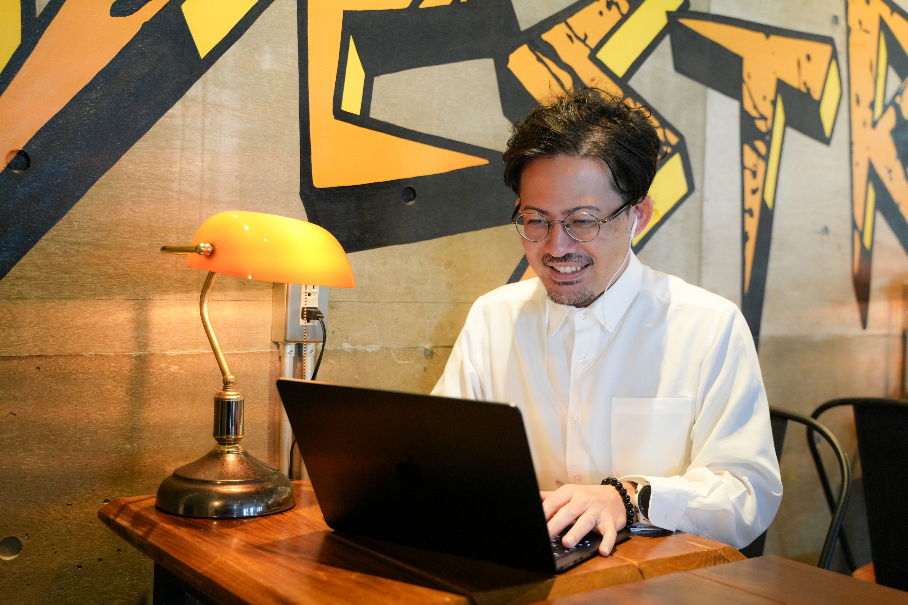 U-WAN 代表 棚原秀樹がAI活用支援を行う様子